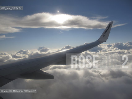 Wing of an airplane Ryanair in flight / Ala di un aereo Ryanair in volo - ©Marcello Mencarini/Rosebud2
