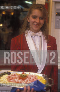 BRUSSELS. Waitress in a restaurant / BRUXELLES, cameriera in un ristorante - ©Marcello Mencarini/Rosebud2