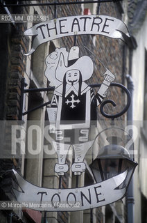 BRUSSELS. Sign og the traditional puppet Theatre Toone / BRUXELLES. Insegna del Theatre Toone, teatro delle marionette - ©Marcello Mencarini/Rosebud2