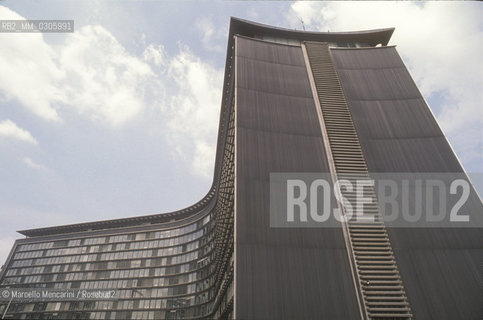 BRUSSELS. The Berlaymont building, headquarters of the European Commission. Built in 1968, until 1991 it was empty because of the presence of asbestos on the inside / BRUXELLES. Palazzo Berlaymont, sede della Commissione Europea a Bruxelles. Costruito nel 1968, fino ai lavori di bonifica del 1991 è riimasto vuoto per la presenza di amianto - ©Marcello Mencarini/Rosebud2