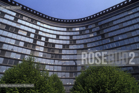 BRUSSELS. The Berlaymont building, headquarters of the European Commission. Built in 1968, until 1991 it was empty because of the presence of asbestos on the inside / BRUXELLES. Palazzo Berlaymont, sede della Commissione Europea a Bruxelles. Costruito nel 1968, fino ai lavori di bonifica del 1991 è riimasto vuoto per la presenza di amianto - ©Marcello Mencarini/Rosebud2