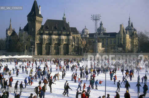 BUDAPEST, Ice rink in the Vajdahunyad Castle / BUDAPEST, Pista di pattinaggio del castello di Vajdahunyad - ©Marcello Mencarini/Rosebud2