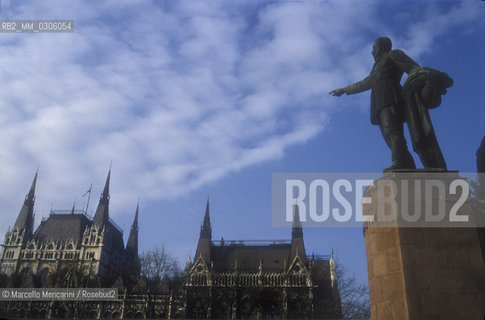 BUDAPEST, Hungarian Parliament and monument to Lajos Kossuth / BUDAPEST, Parlamento ungherese e monumento a Lajos Kossuth - ©Marcello Mencarini/Rosebud2