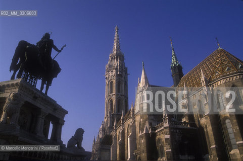 BUDAPEST, Matthias Church and statue of St. Stephen / BUDAPEST, Chiesa di Mattia e statua di Santo Stefano - ©Marcello Mencarini/Rosebud2