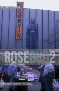 BUDAPEST, 1989. Corvin department stores / BUDAPEST, 1989. Grandi magazzini Corvin, 1989  - ©Marcello Mencarini/Rosebud2