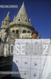 BUDAPEST, Women showing a embroidered tablecloth on the Fishermens Bastions (Halaszbastya) / BUDAPEST, Donna che mostra una tovaglia ricamata sul Bastioni dei pescatori (Halaszbastya) - ©Marcello Mencarini/Rosebud2