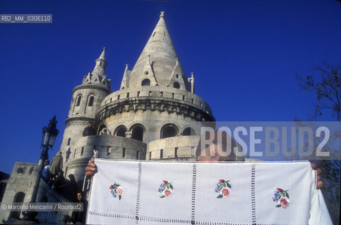 BUDAPEST, Women showing a embroidered tablecloth on the Fishermens Bastions (Halaszbastya) / BUDAPEST, Donna che mostra una tovaglia ricamata sul Bastioni dei pescatori (Halaszbastya) - ©Marcello Mencarini/Rosebud2