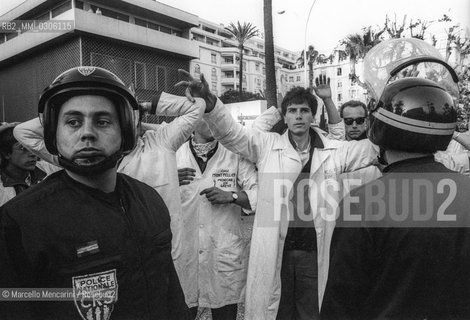 37th Cannes Film Festival, 1984. Protests in front of the Cinema Palace of doctors on strike/ 37° Festival del Cinema di Cannes, 1984. Manifestazione davanti al palazzo del Cinema dei medici in sciopero - ©Marcello Mencarini/Rosebud2