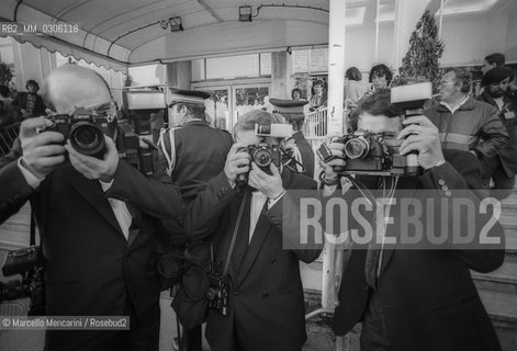 37th Cannes Film Festival, 1984. Photographers in the old Festival Palace / 37° Festival del Cinema di Cannes, 1984. Fotografi allinterno del vecchio Palazzo dei Festival - ©Marcello Mencarini/Rosebud2