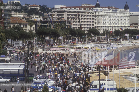 37th Cannes Film Festival, 1984. View from above of the Croisette boulevard / 37° Festival di Cannes, 1984. Vista dallalto della Croisette - ©Marcello Mencarini/Rosebud2