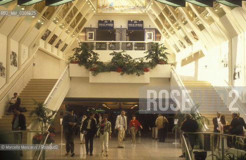 37th Cannes Film Festival, 1984. Interior of the new Festival Palace / 37° Festival di Cannes, 1984. Interno del nuovo Palazzo dei Festival - ©Marcello Mencarini/Rosebud2