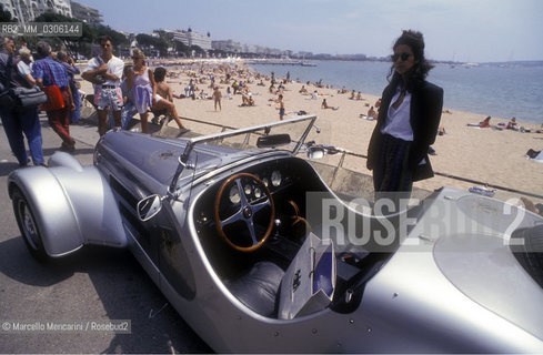 Cannes Film Festival 1993. Car on the Croisette boulevard / Festival del Cinema di Cannes 1993. Automobile sulla Croisette - ©Marcello Mencarini/Rosebud2