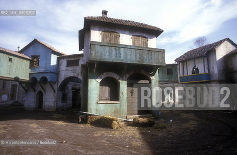 Rome, Cinecittà Studios. Set of the movie Non ci resta che piangere by Massimo Troisi / Roma, Studi cinematografici di Cinecittà. Scenografia del film Non ci resta che piangere di Massimo Troisi - ©Marcello Mencarini/Rosebud2