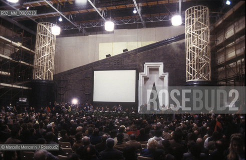 Rome, Cinecittà Studios, 1987. Teatro 5, where Federico Fellini shot his films, the day of its fiftieth anniversary / Roma, Studi cinematografici di Cinecittà, 1987. Il Teatro 5, dove federico Fellini ha girato i suoi film, nel giorno della celebrazione del cinquantenario della sua costruzione - ©Marcello Mencarini/Rosebud2