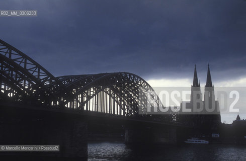 COLOGNE, Hohenzollern bridge on the Rhine river / COLONIA, ponte Hohenzollern sul fiume Reno - ©Marcello Mencarini/Rosebud2