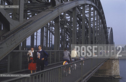 COLOGNE, Hohenzollern bridge on the Rhine river / COLONIA, ponte Hohenzollern sul fiume Reno - ©Marcello Mencarini/Rosebud2