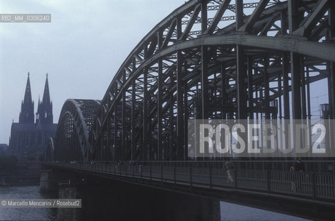 COLOGNE, Hohenzollern bridge on the Rhine river / COLONIA, ponte Hohenzollern sul fiume Reno - ©Marcello Mencarini/Rosebud2