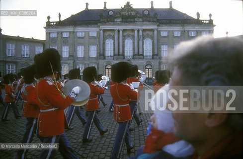 COPENHAGEN, Changing of the guard at Amalienborg, winter residence of the royal couple / COPENAGHEN,  Cambio della guardia nel palazzo di Amalienborg, residenza reale - ©Marcello Mencarini/Rosebud2