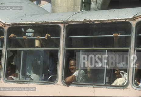 Cuba, 1999. People in a bus in Havana / Gente in autobus allAvana - ©Marcello Mencarini/Rosebud2