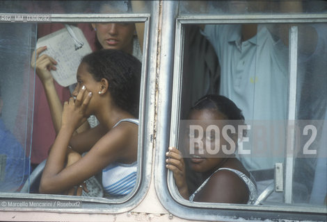 Cuba, 1999. People in a bus in Havana / Gente in autobus allAvana - ©Marcello Mencarini/Rosebud2