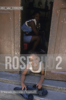 Cuba, 1999. Little girl in Havana / Cuba, 1999. Bambina alAvana - ©Marcello Mencarini/Rosebud2
