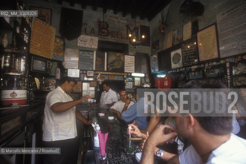 Cuba, 1999. The Bodeguita del Medio in Havana. It is a typical restaurant-bar and a famous tourist destination because of the personalities which have patronized it: Salvador Allende, Pablo Neruda, Ernest Hemingway and many others/ Cuba, 1999. La Bodeguita del Medio allAvana, un tipico bar ristorante che è una famosa meta turistica per i personaggi famosi che lo hanno frequentato, come Salvador Allende, Pablo Neruda, Hernest Hemingway e molti altri - ©Marcello Mencarini/Rosebud2