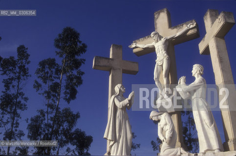 FATIMA-ALJUSTREL, Via Crucis. Alljustres is the birthplace of little brothers Francisco and Jacinta Marto that with their cousin Lucia dos Santos, on May 13, 1917 and for some time after, had apparitions of the Virgin Mary at Cova da Iria, near Fatima (Portugal) / FATIMA-ALJUSTREL, Via Crucis. Aljustrel è il paese natale dei fratellini Francisco e Jacinta Marto che con la loro cugina Lucia dos Santos, il 13 maggio 1917 e per qualche tempo dopo, ebbero delle apparizioni della Madonna a Cova da Iria, vicino a Fatima - ©Marcello Mencarini/Rosebud2
