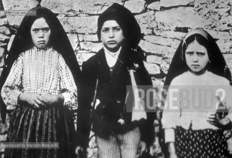 The Three Children of Fatima: Francisco Marto, Lucia de Jesus do Santos, Jacinta Marto. Little brothers Francisco and Jacinta, and their cousin Lucia reported that they had seen the Virgin Mary while leading the sheep to pasture, on May 13, 1917 at Cova da Iria, near Fatima. The apparitions continued for some time, with the prediction of future events. As a result of these apparitions, at Fatima was erected a shrine, which became an important place of pilgrimage / I tre bambini di Fatima: Francisco Marto, Lucia de Jesus do Santos, Jacinta Marto. I fratellini Francisco e Jacinta e la loro cugina Lucia raccontarono di aver visto la Madonna mentre conducevano le pecore al pascolo il 13 maggio 1917 nella località Cova da Iria, vicino a Fatima. Le apparizioni continuarono per qualche tempo, con la predizione di eventi futuri. In seguito a queste apparizioni, a Fatima fu edificato un santuario, divenuto unimportante meta di pellegrinaggio  - Reproduced by Marcello Mencarini
/Rosebud2