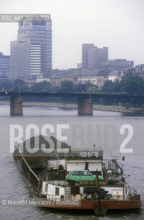 FRANKFURT, Barge on the Main river / FRANCOFORTE, chiatta sul fiume Meno - ©Marcello Mencarini/Rosebud2