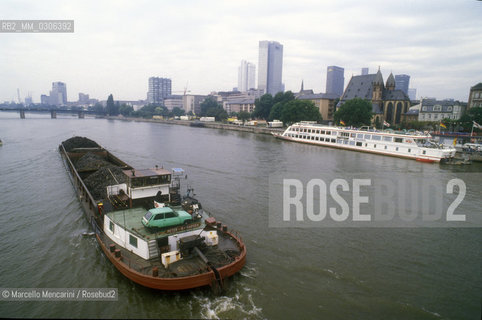 FRANKFURT, Barge on the Main river / FRANCOFORTE, chiatta sul fiume Meno - ©Marcello Mencarini/Rosebud2