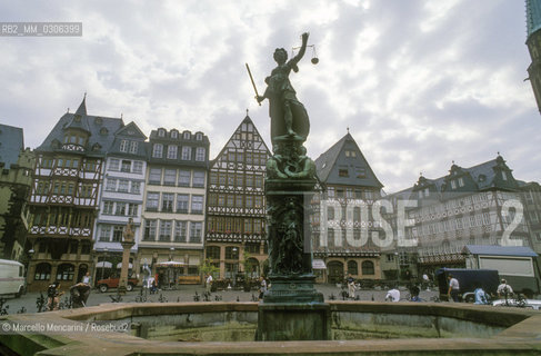FRANKFURT, Römerberg, Fountain of Justice / FRANCOFORTE, Römerberg, fontana della Giustizia - ©Marcello Mencarini/Rosebud2