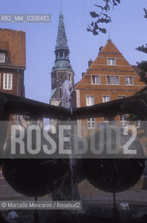 HANNOVER, Ballhof Platz and  Kreuzkirche (Church of the Cross) / HANNOVER, Ballhof Platz e Kreuzkirche (Chiesa di Santa Croce) - ©Marcello Mencarini/Rosebud2
