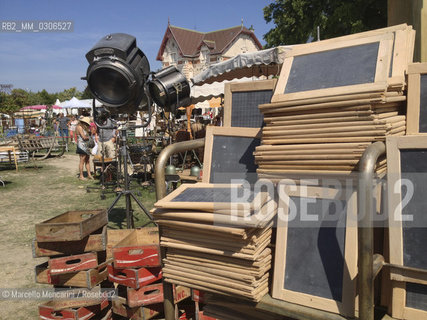 LIsle-sur-la-Sorgue, Provence (France), August 2013. Antiques & Brocante Fair: vintage blackboards / LIsle-sur-la-Sorgue, Provenza (Francia), Agosto 2013. Fiera dellantiquariato e brocantage: vecchie lavagne - ©Marcello Mencarini/Rosebud2