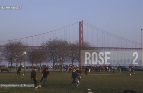 LISBON. Ponte 25 de Abril (25th of April Bridge) on the Tago river / LISBONA, Ponte 25 de Abril (Ponte 25 aprile) sul fiume Tago - ©Marcello Mencarini/Rosebud2