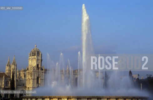 LISBON, Fontain in front of Jerónimos Monastery (Mosteiro dos Jerónimos) / LISBONA, Fontana di fronte al Monastero dei Geronimiti (Mosteiro dos Jerónimos) - ©Marcello Mencarini/Rosebud2