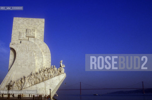 LISBON, Discovery Monument and 25th April bridge / LISBONA, Padrão dos Descobrimentos (Monumento alle Scoperte) e Ponte 25 de Abril (Ponte 25 aprile) sul fiume Tago - ©Marcello Mencarini/Rosebud2