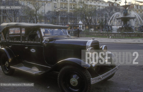 LISBON, 1989. The citys oldest taxi / LISBONA, 1989. Il taxi più vecchio della città - ©Marcello Mencarini/Rosebud2