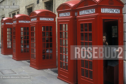 Telephone booths in London, about 1998 / Cabine telefoniche a Londra, 1988 circa - ©Marcello Mencarini/Rosebud2