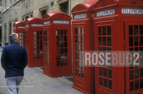 Telephone booths in London, about 1998 / Cabine telefoniche a Londra, 1988 circa - ©Marcello Mencarini/Rosebud2