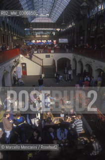Covent Garden Market in London, about 1988 / Mercato di Covent Garden a Londra - ©Marcello Mencarini/Rosebud2