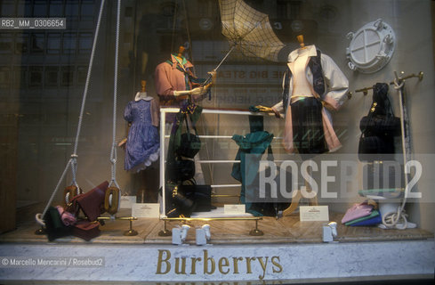 A Burberrys store in London, about 1988 / Un negozio Burberrys a Londra, 1988 circa - ©Marcello Mencarini/Rosebud2