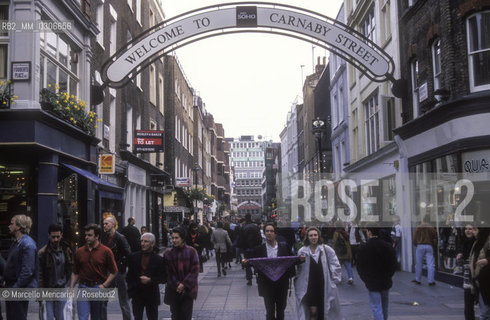 Carnaby Street in London, about 1988 / Carnaby Street a Londra, 1988 circa - ©Marcello Mencarini/Rosebud2