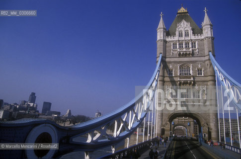 London Tower Bridge in London, about 1988 / Il Tower Bridge di Londra, 1988 circa - ©Marcello Mencarini/Rosebud2