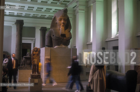 London, about 1988. Egyptian statues in the British Museum / Statue egizie al British Museum - ©Marcello Mencarini/Rosebud2