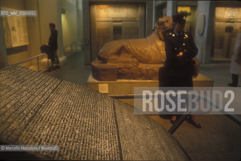 London, about 1988. Rosetta Stone at the British Museum / Loindra, 1988 circa. La Stele di Rosetta al British Museum - ©Marcello Mencarini/Rosebud2