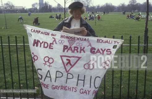 London, about 1988. Banner of an activist for Gay rights in the Hyde Park Speakers Corner / Londra, 1988 circa. Striscione di unattivista per i diritti dei gay nello Speakers Corner di Hyde Park - ©Marcello Mencarini/Rosebud2