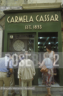 MALTA, Valletta, shop window/ MALTA, La Valletta, vetrina di un negozio - ©Marcello Mencarini/Rosebud2