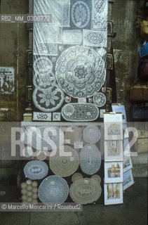 MALTA, Valletta, lace store / MALTA, La Valletta, vetrina di un negozio di merletti - ©Marcello Mencarini/Rosebud2