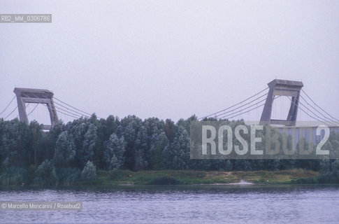 MANTUA. Paper factory on the Mincio river planned by Pier Luigi Nervi / MANTOVA. Cartiera sul fiume Mincio progettata da Pier Luigi Nervi - ©Marcello Mencarini/Rosebud2