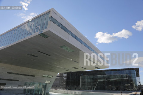 Marseille-Provence 2013 (Marseille European capital of culture in 2013).  In the foreground Villa Méditerranée (a space dedicated to cultural and artistic exchanges between Mediterranean countries) by architect Stefano Boeri and in the background the MUCEM (National Museum of European and Mediterranean Civilizations) by architect Rudy Ricciotti: two new sites built for the event / Marseille-Provence 2013 (Marsiglia capitale europea della cultura nel 2013). In primo piano Villa Méditerranée (spazio dedicato agli scambi culturali e artistici tra i popoli del Mediterraneo) dellarchitetto Stefano Boeri e sullo sfondo il MUCEM (Museo nazionale delle civiltà dellEuropa e del Mediterraneo) dellarchitetto Rudy Ricciotti: due nuovi luoghi progettati in occasione dellevento - ©Marcello Mencarini/Rosebud2